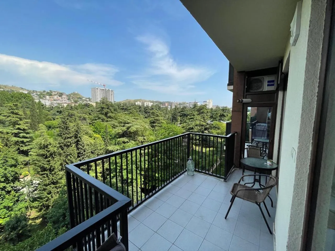 Studio With Kikvidze Park View Tiflis