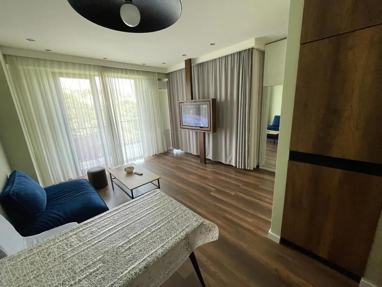 Studio With Kikvidze Park View Tiflis 0*,